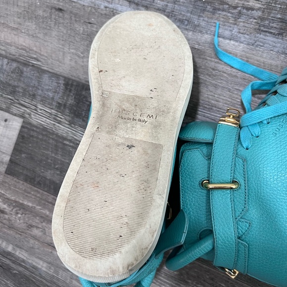 No longer wear then used to be his favorite shoes. - Picture 6 of 6